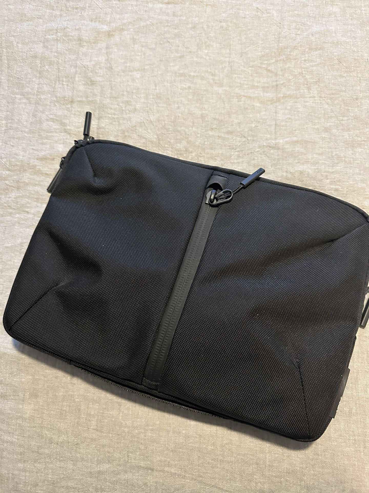 AER Tech Folio 13”