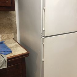 Compact Refrigerator 