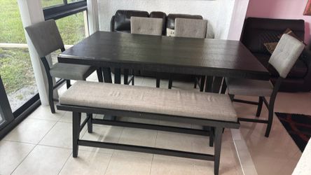 Dinner table w4 chairs and one bench to Rooms to go
