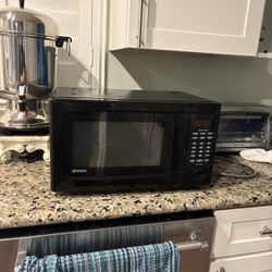 Black Kenmore Microwave 