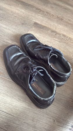 Men dressed shoes