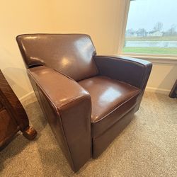 Recliner Chair – Very Comfortable – Modern Brown Accent Chair – Excellent Condition 