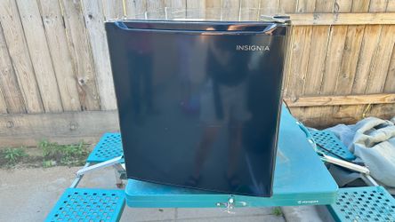 1.7 cubic feet insignia refrigerator with freezer