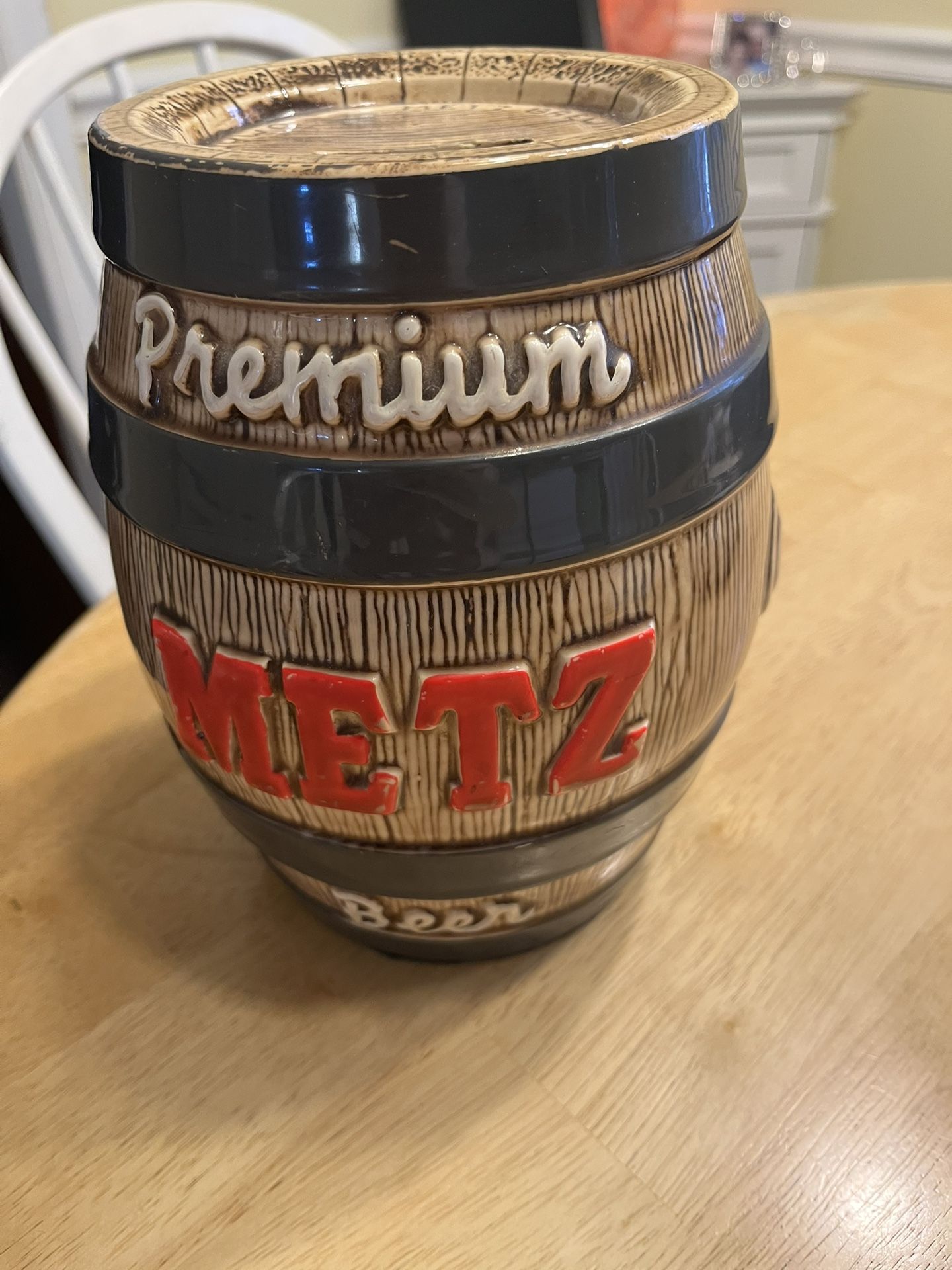 Vintage METZ Beer Barrel Bank