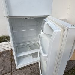 Refrigeradora GE en buen estado – funciona perfecto