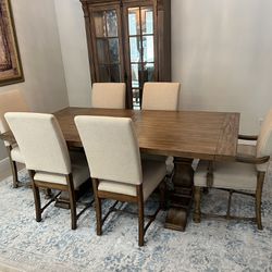 Dining Room Set With Matching Display Cabinet
