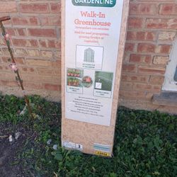 GARDENLINE  Walk _ In Greenhouse New In Box 