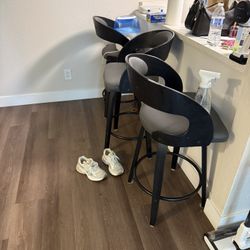 4 Bar Stools
