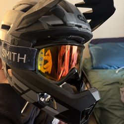 Bell Full-Face MTB Helmet + Smith Goggles – Great Condition