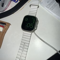 Apple Watch ULTRA 2 ( 49mm Titanium)