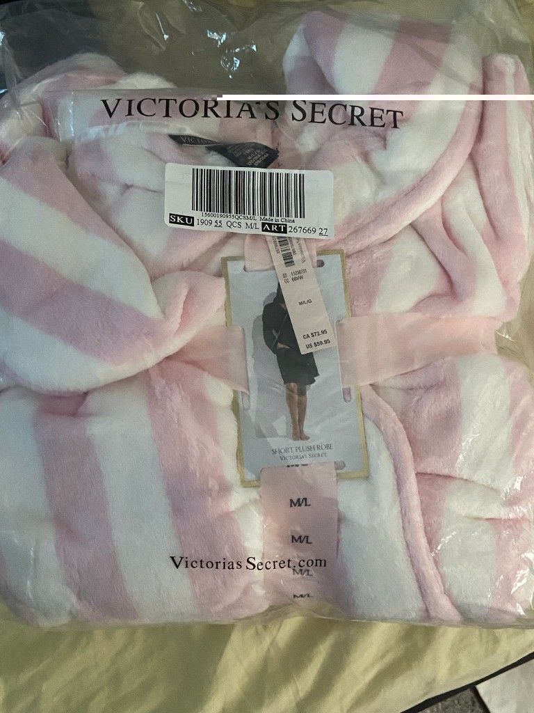 Brand New VICTORIA SECRET Plush Robe