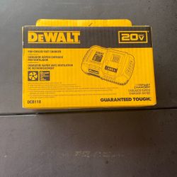 Dewalt Fast Charger !!!!! DCB118 