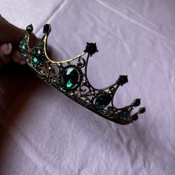 Emerald Green Gem Metal Crown 