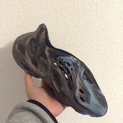 Yeezy Foam runners Mx cinder size 10