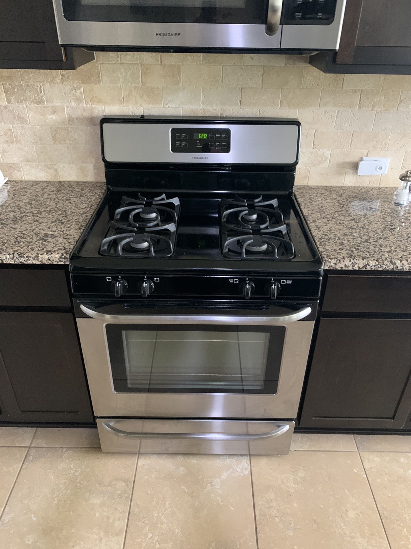 Frigidaire stove, dishwasher & FREE microwave $800 for ALL