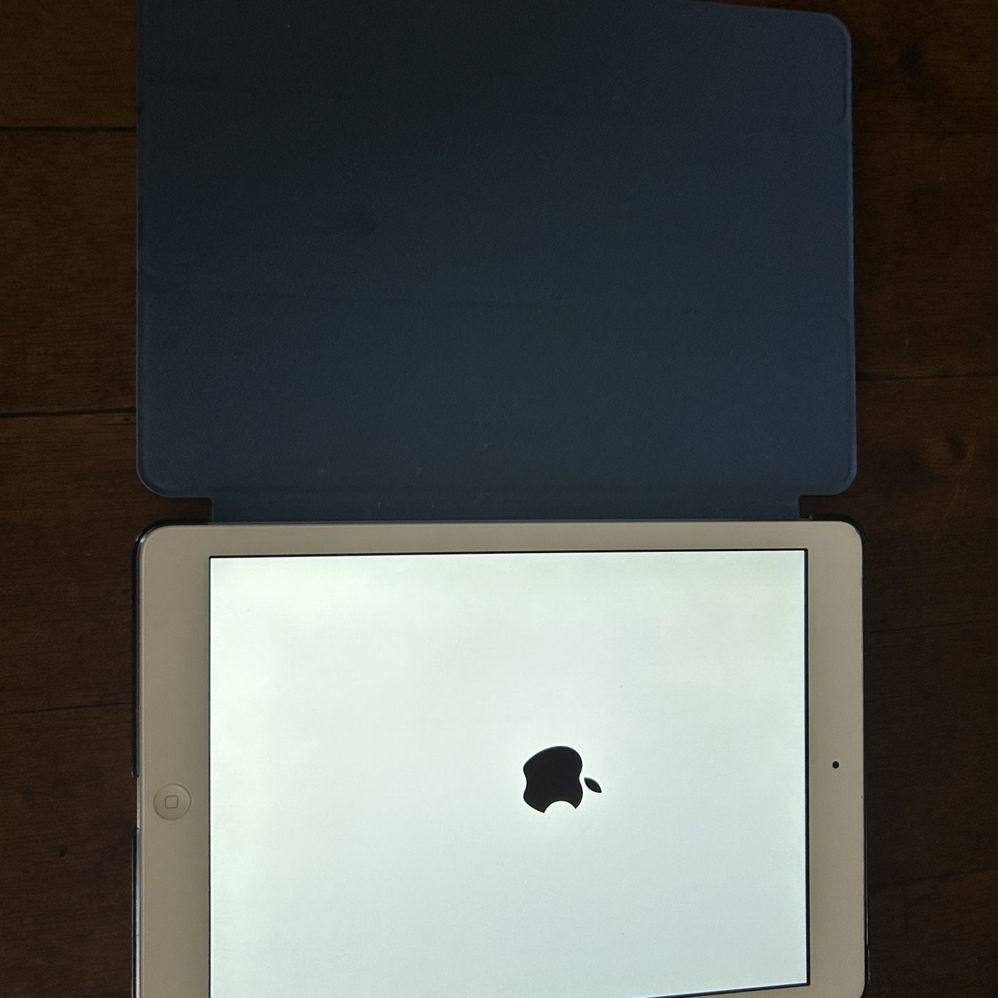 Apple Bundle - 3x iPads + 1x iPhone 