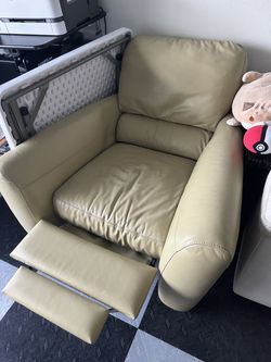 Tan Leather Loveseat and Matching Recliner Chair