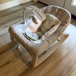 Baby Rocker / Bouncer Seat – Good Condition