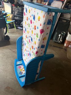 Baby Shark kids bed