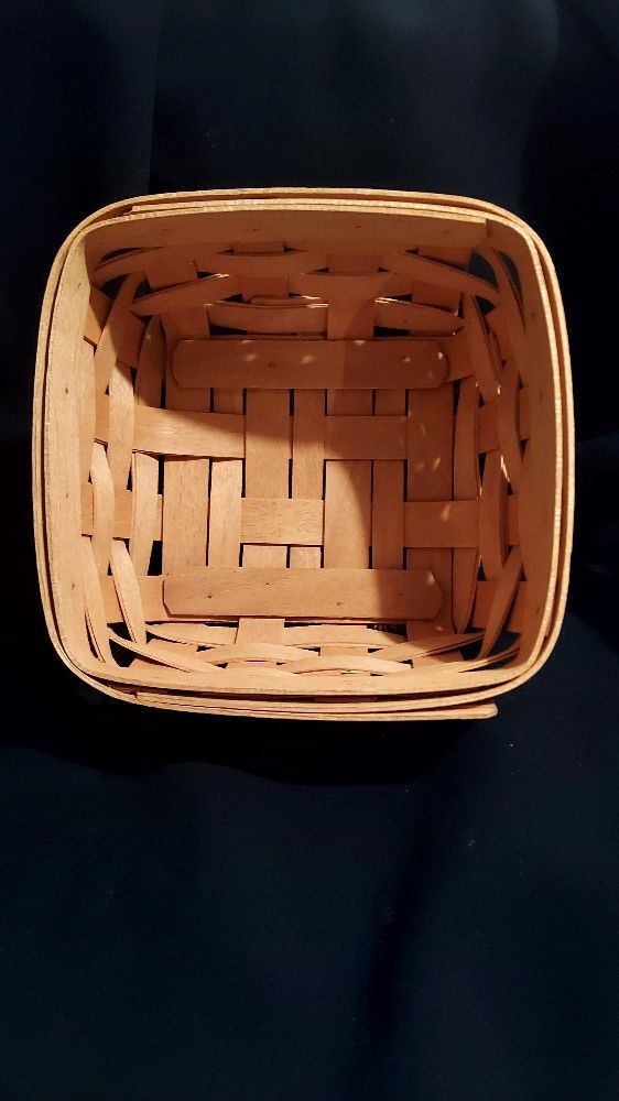 Longaberger's "1995" Small Berry Basket