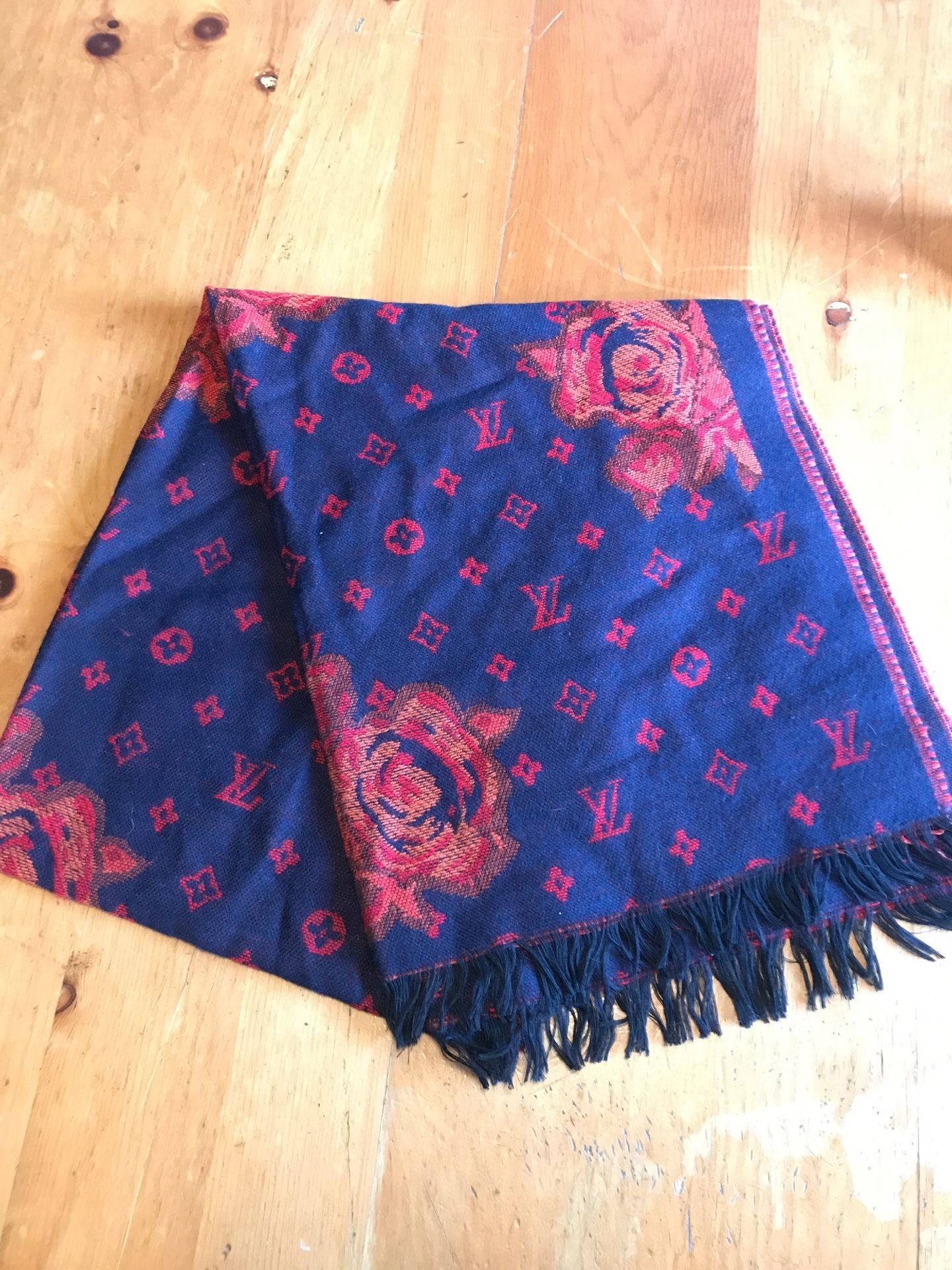 Louis Vuitton Shawl/scarf