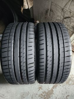255/30/21 MICHELIN PILOT sport 4s.  99-100% TREAD