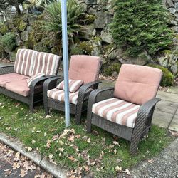 Free Patio Furniture Corner of  W Garfield & 3rd Ave W Upper Queen Anne