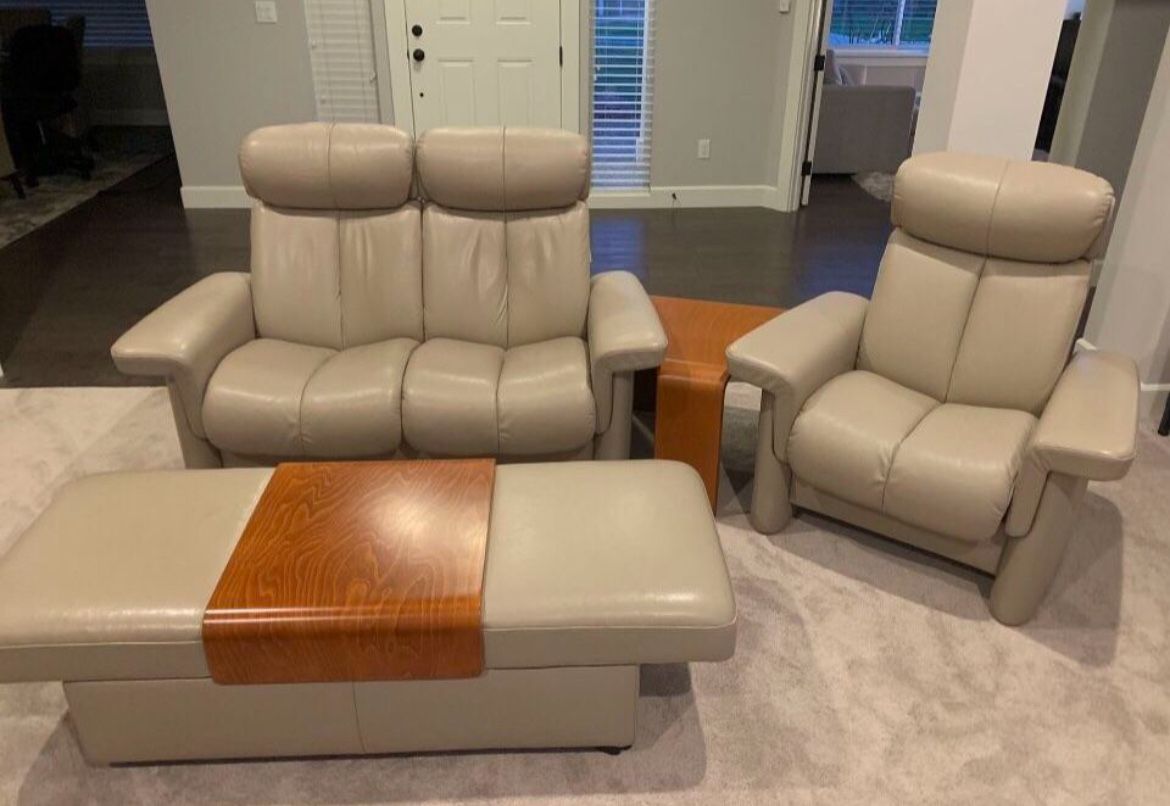 Stressless Set. Loveseat Table Chair Footrest.