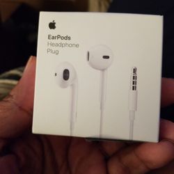New In Box Apple Earpods Headphone Plug