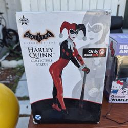 Harley Quinn Statue