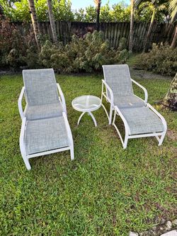 Outdoor Patio Chaise Lounge Set with Side Table