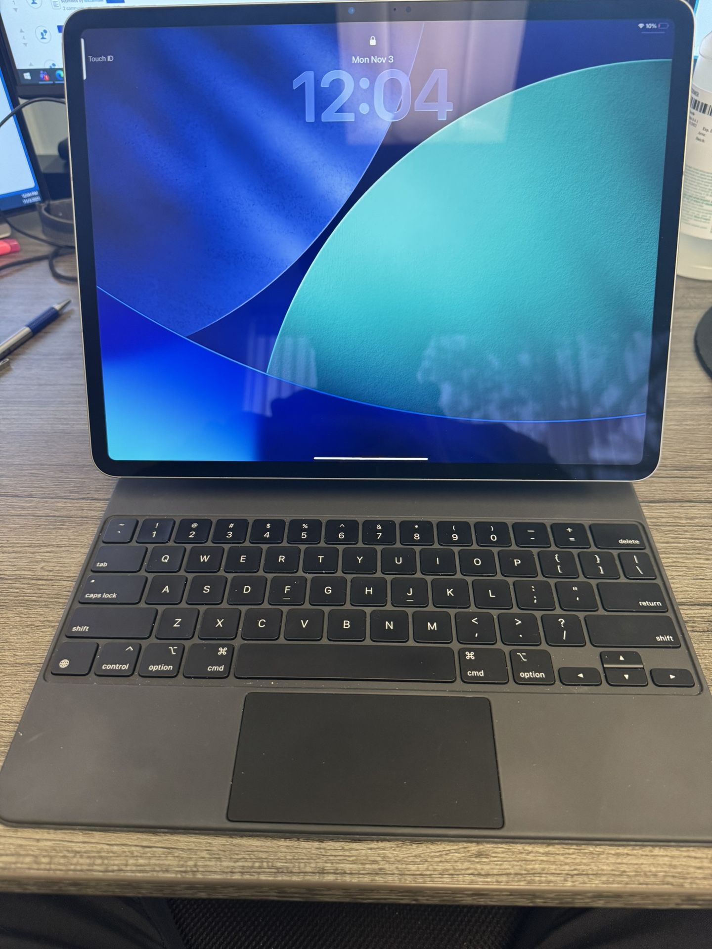 iPad Air 13 M3 WiFi + Cellular With Magic Keyboard