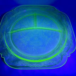 Vintage Green Uranium Glass Grill Plate - Federal Madrid (1930s)