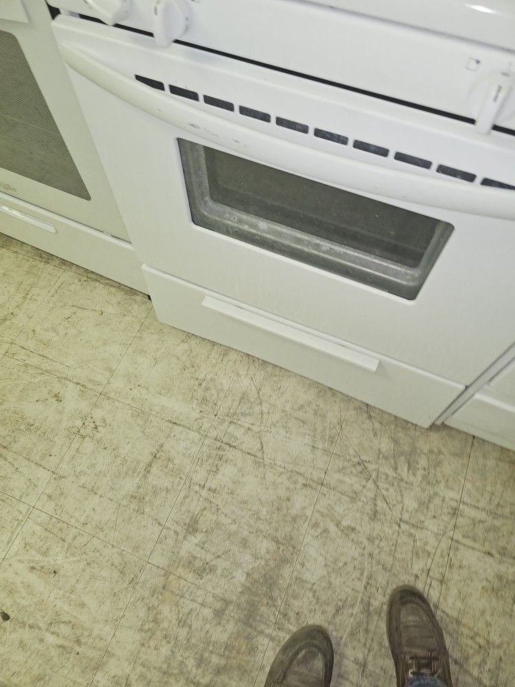 Whirlpool Gas Stove Working Perfectly Fine Very Clean I Can Deliver To You 90 Days Warranty