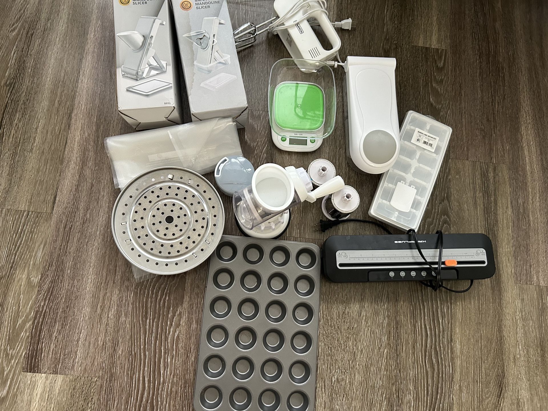 Big Kitchen Set – $50 (Everything in Photo)