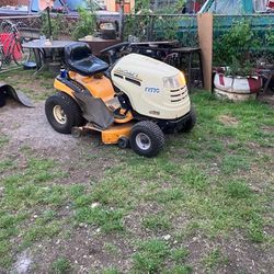 Tractor Cub Cabet For $700