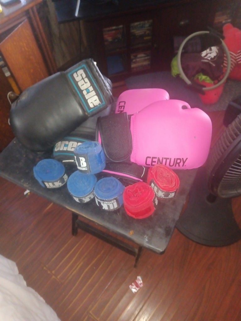 Boxing Gloves /W Handwraps