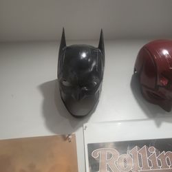 BATMAN HELMET WEARABLE