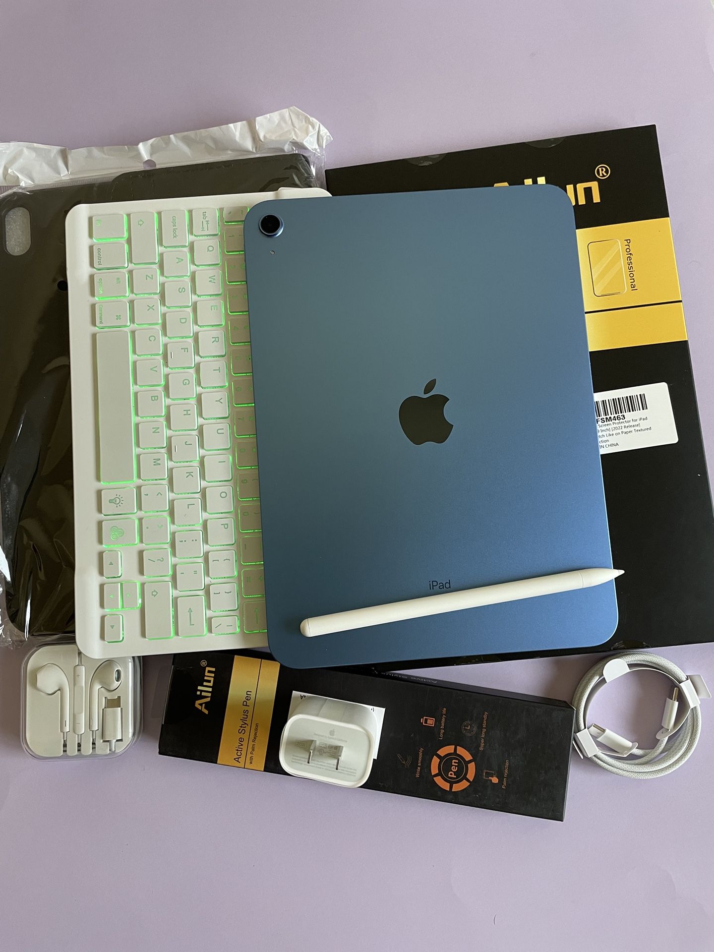 256gb Apple IPad 10th Generation (10.9” Liquid Retina / 2022 model) with pen, keyboard, case & Accessories (warranty 2026)