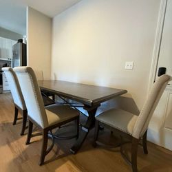 Elegant Solid Wood Dining Table – Durable & Stylish 🍽️