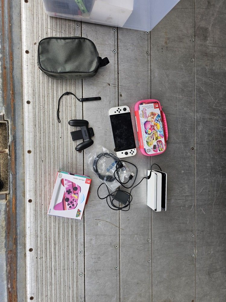 Nintendo Switch & Accessories 