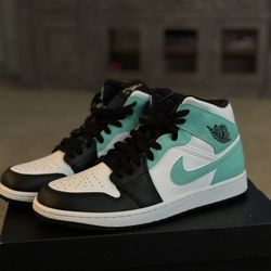 Jordan 1 Mid  Size 9.5 men’s