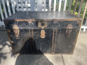 Black Metal Vintage Steamer Trunk 