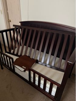 Storkcraft Steveston 4 in 1 Convertible Crib in espresso with Mattress, mattress pad, crib bumper and 2 bed rail guards. Like new.