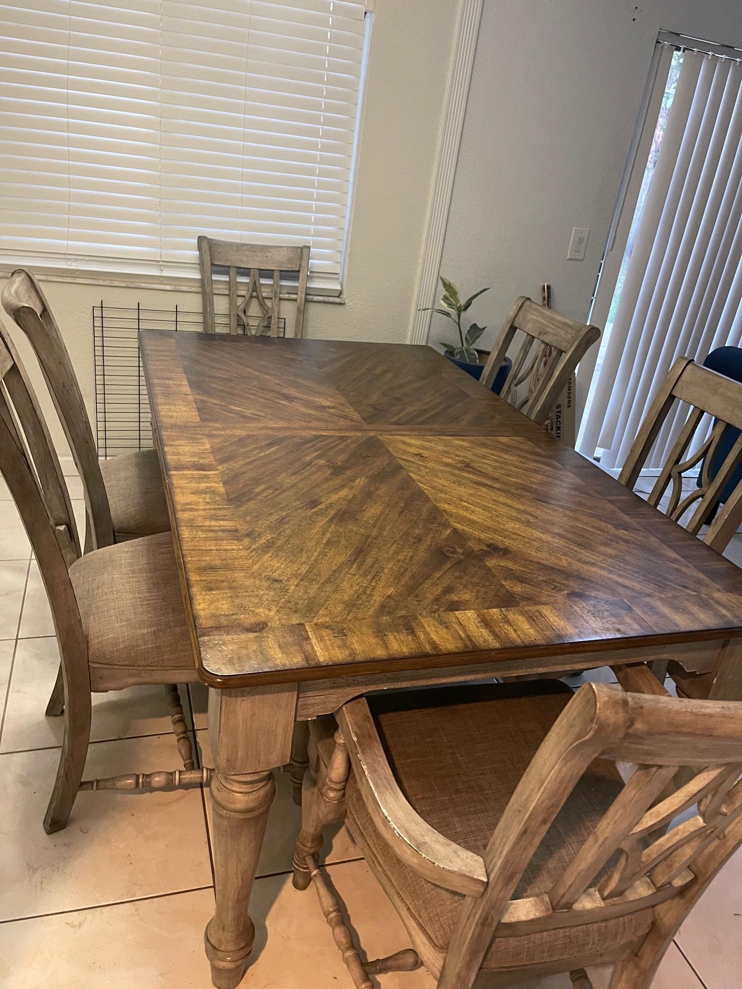 Dining Room Table With 6 Chairs / Comedor Con 6 Sillas 
