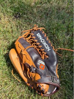 Nikona outfielder glove