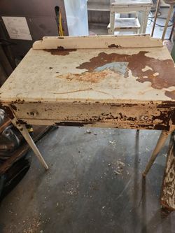 Simmons metal desk