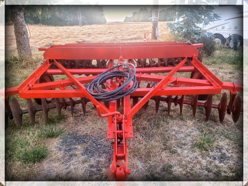 Massey Ferguson 12' Disc W/hydraulics Good Tires 9 Replacement Disc's Come With It