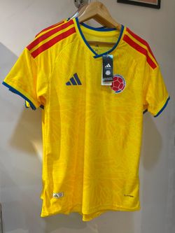 Vendo Camiseta de la selección Colombia  y pines d ella FIFA 2026