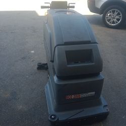 Floor Scrubber and Water Recovering Machine